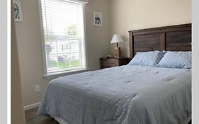Resort Cottage Near Parks At Great Price!